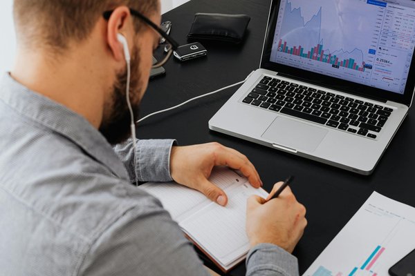 Comment les entreprises peuvent-elles optimiser l'utilisation des ressources IT grâce aux technologies de virtualisation ?